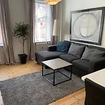 Bright 2-Bedroom Apartment At Elegant Osterbro